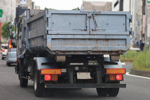 ゴミ収集車